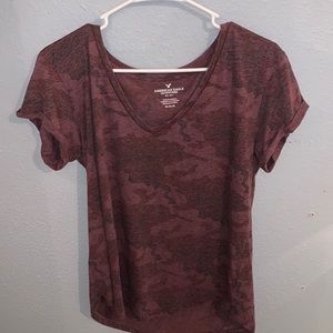 Medium maroon army v-neck American Eagle tee